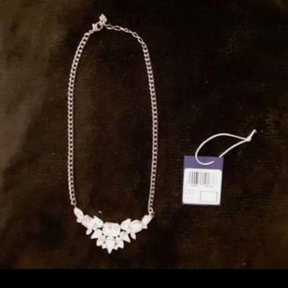 Beautiful & Dynamic Swarovski Crystal Necklace. - Picture 2 of 4